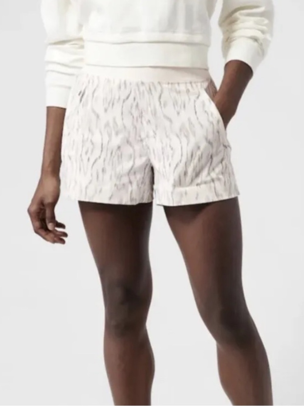 Athleta Trekkie North Short 8 White Black Ikat Hiking Travel Stretch Zip Pocket
